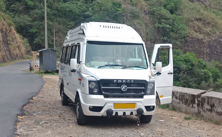 17 Seater Tempo Traveller